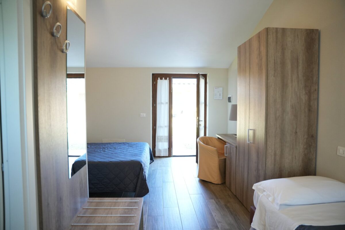 Albergo Le Macerine Castiglione del Lago Trasimeno Camera Tripla (7) Albergo Le Macerine Castiglione del Lago Trasimeno Camera Tripla (7)